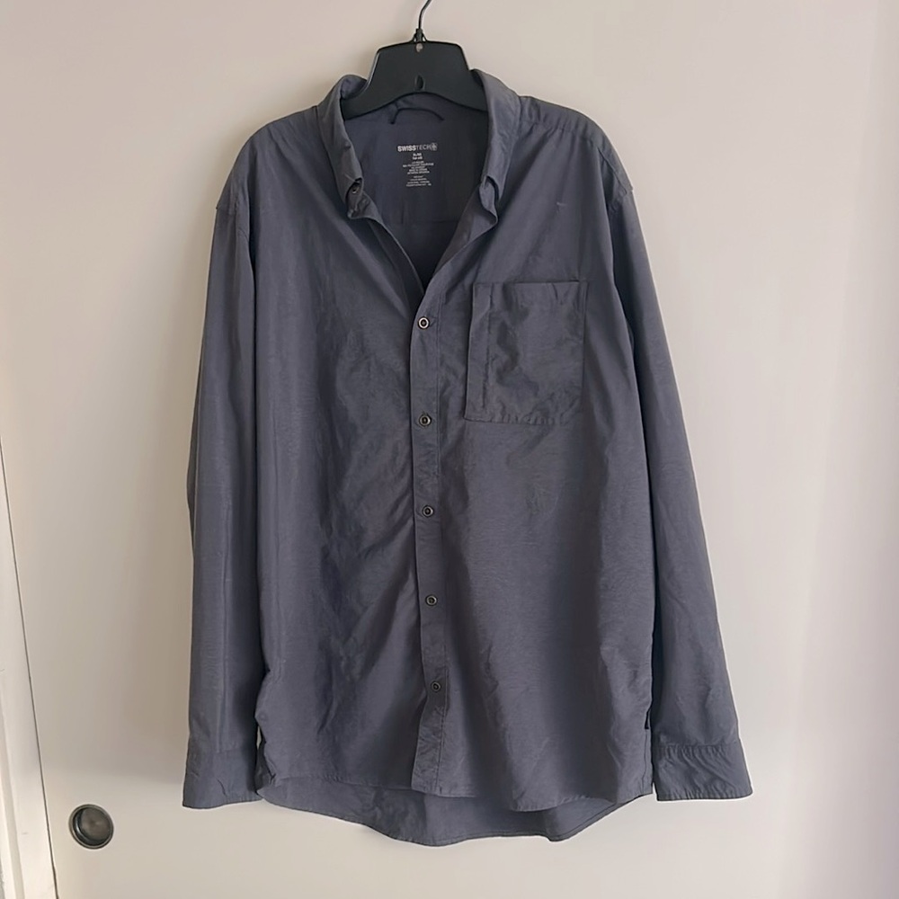 ❤️NWOT. Swiss Tech menswear dress shirt.  Comfortable and lightweight wear.